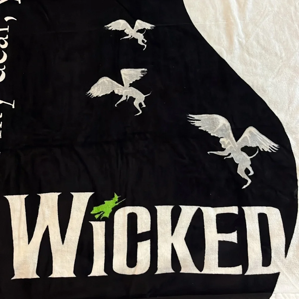 HTF Broadway Musical “WICKED” BeachTowel & Special Ed. People Magazine 1/26